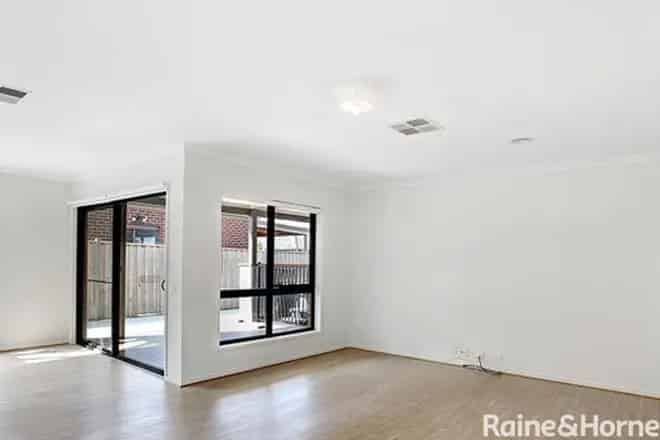 House For Rent , 23, Mulholland Drive, Melbourne, Victoria