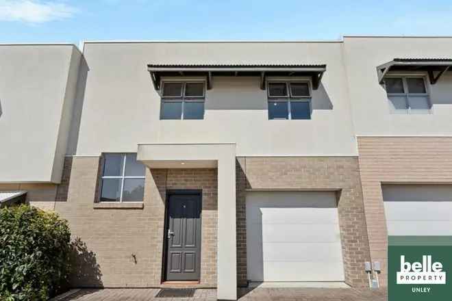 3-Bedroom Townhouse in Christies Beach Modern Low-Maintenance Home