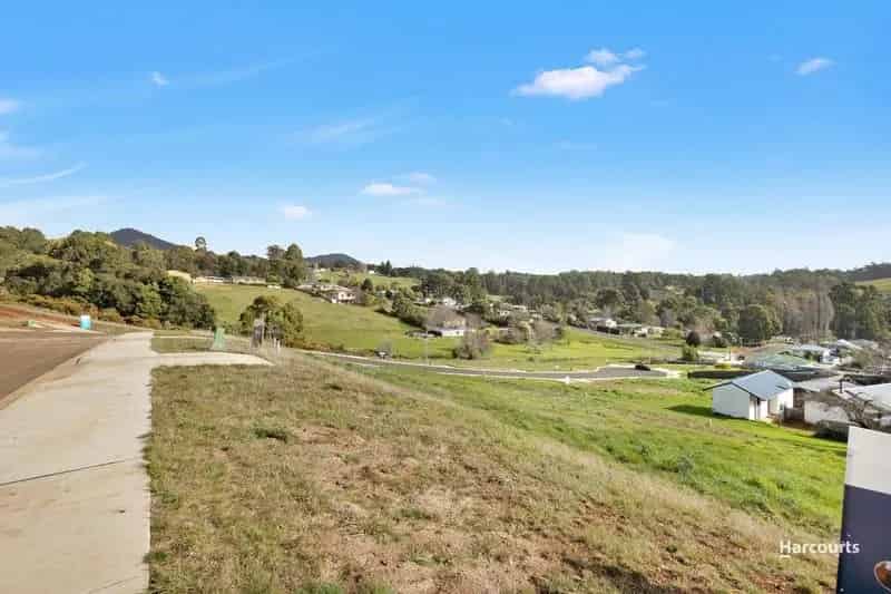 Build Your New Home on a Flat to Sloping Block in Southwood Avenue