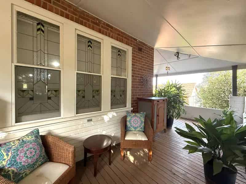 Art Deco Delight, Central Young