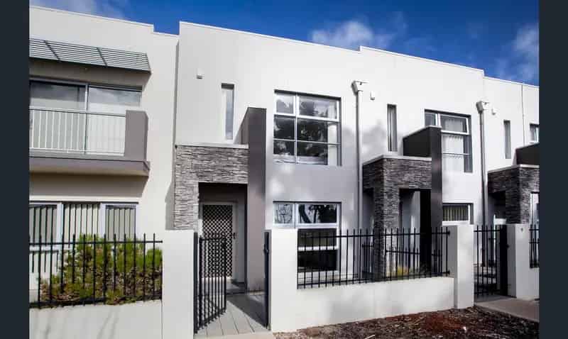 Immaculate 2 Bedroom, 2 Bathroom Townhouse