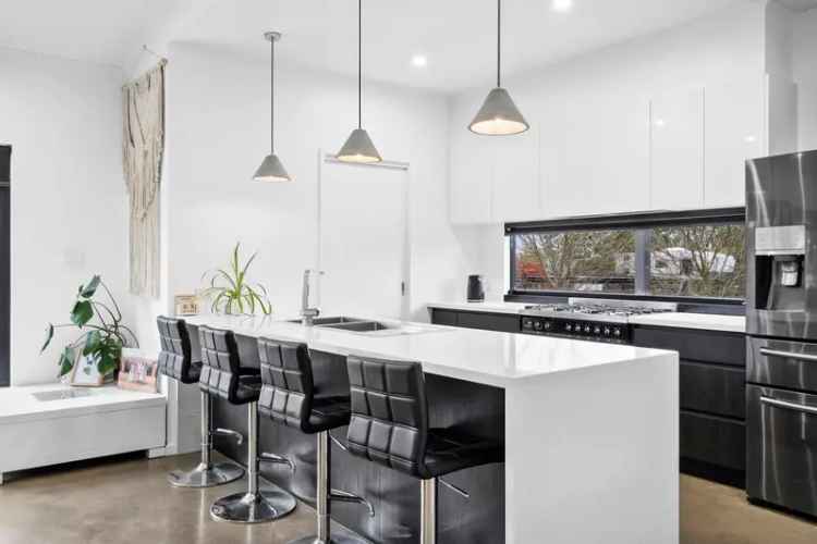 Colac's Best Luxury Lifestyle Opportunity