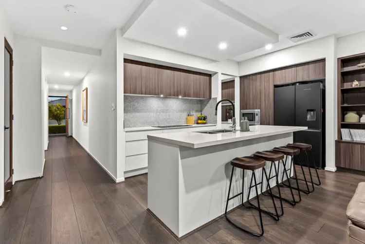Contemporary Family Home with Parkland Aspect