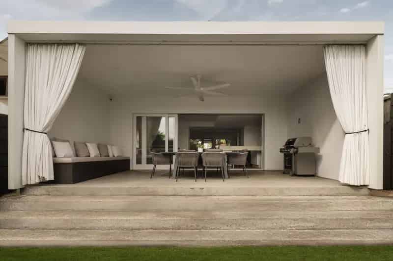 Private Modern Sanctuary 400m from Ascot State School