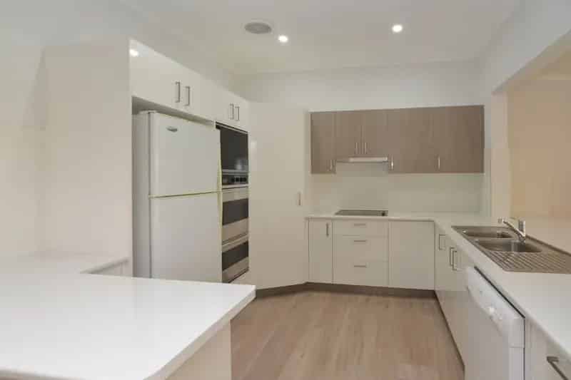 Lease Executive Residence with Pool in Green Point NSW
