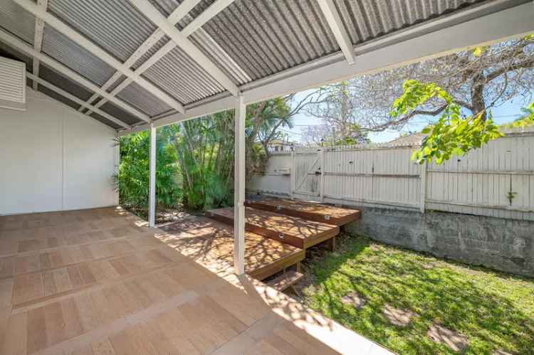 Charming Colonial Of Clayfield