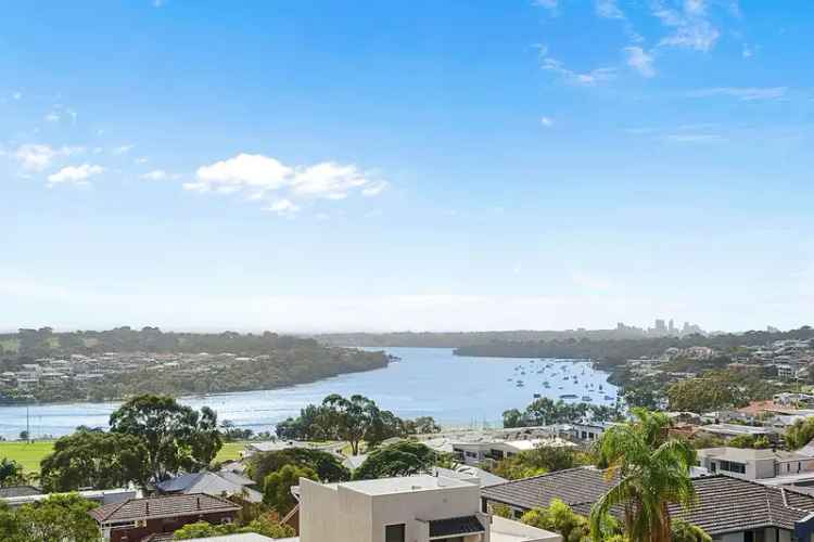 Your Dream Rental Awaits: Stunning Views & Luxurious Living