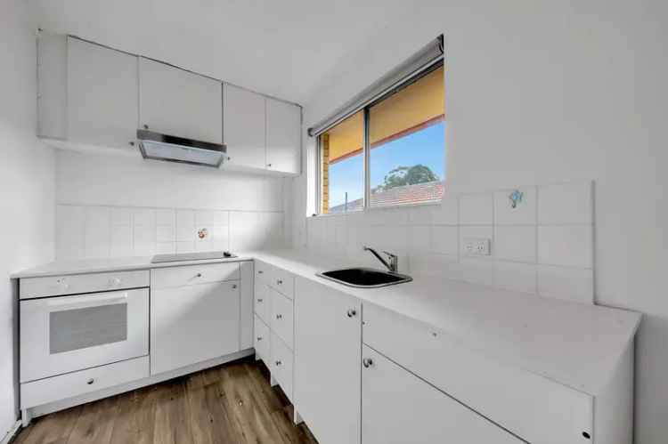 Modern 2-Bedroom Eastwood Apartment - Walk to Station & Shops