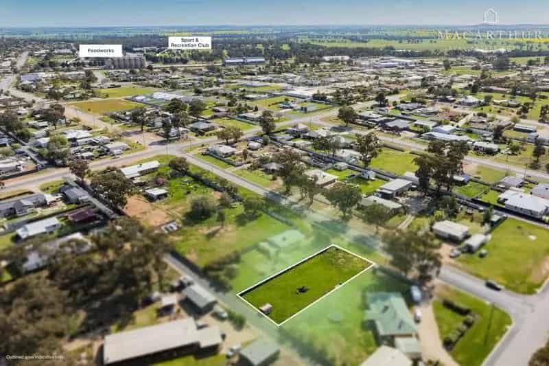 Buy land in Coolamon with rear lane access and community features