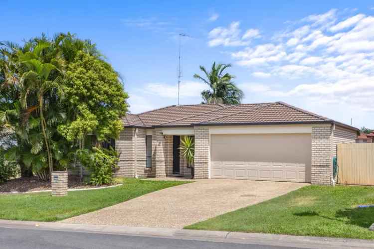 Upper Coomera Family Home - Modern & Convenient