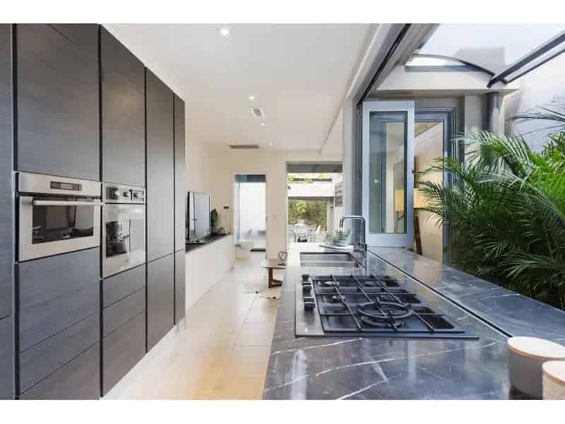 Entertainers Delight! Spacious Terrace With Parking.