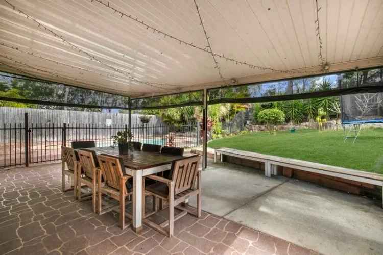 Family Home Near Lake Parklands with Pool