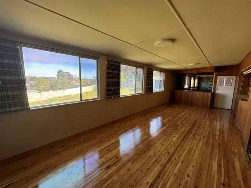 Lease 4 Bedroom Home in Campbelltown with Sunroom and Air Conditioning