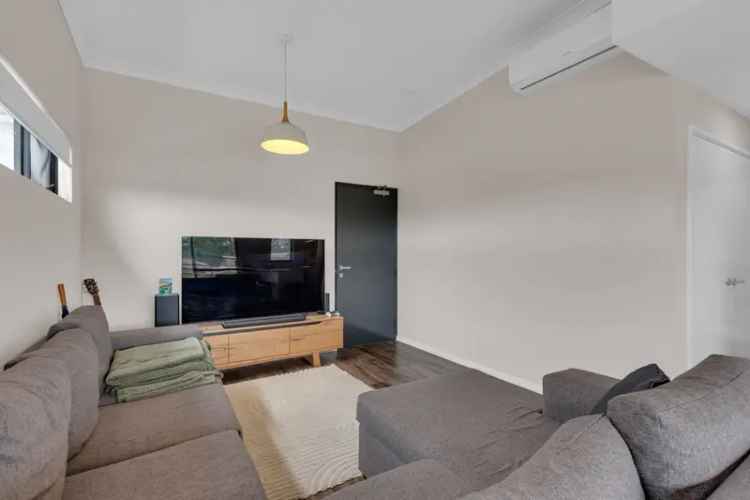 Rent Modern Apartment in Rockingham with Balcony and Park Access