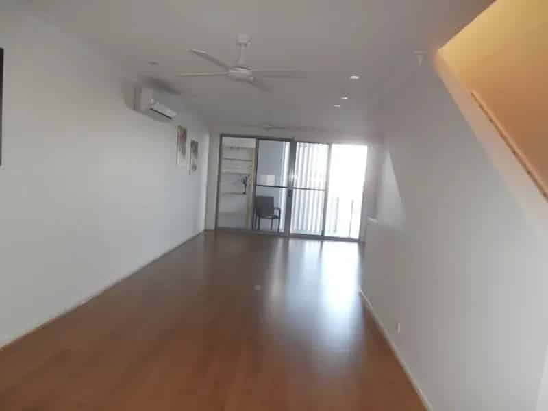 Real Estate For Lease - 4/3028 The Boulevard - Carrara , QLD