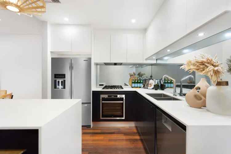 Modern Newtown Terrace - Stylish Inner City Living