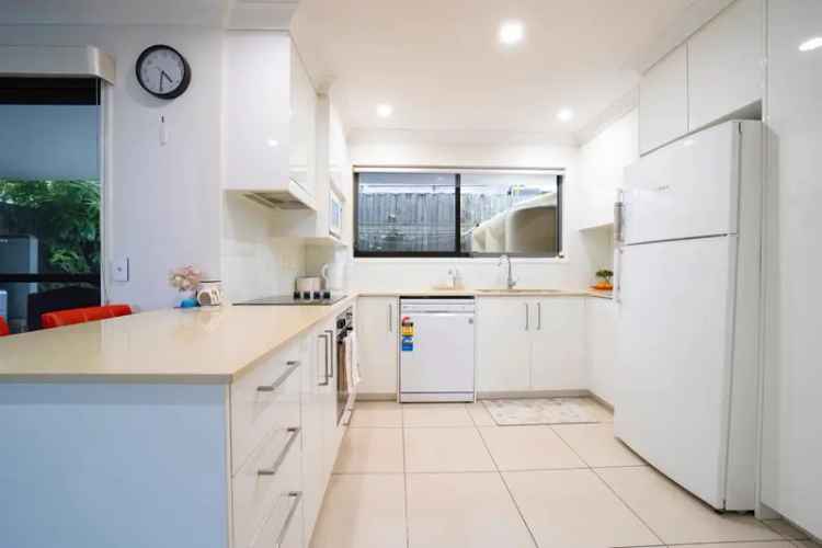 Buy Townhouse in Helensvale with Modern Features and Low Maintenance Living