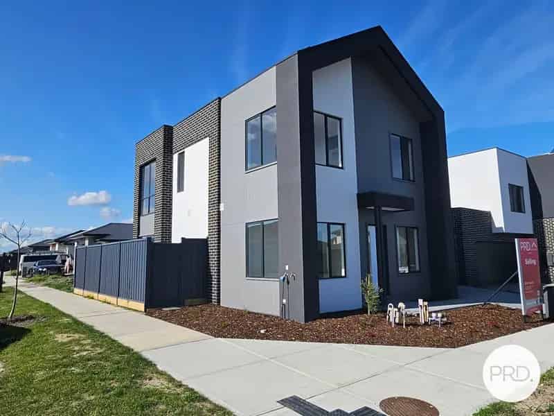 Brand New 4 Bedroom Townhouse for Lease in Clyde North