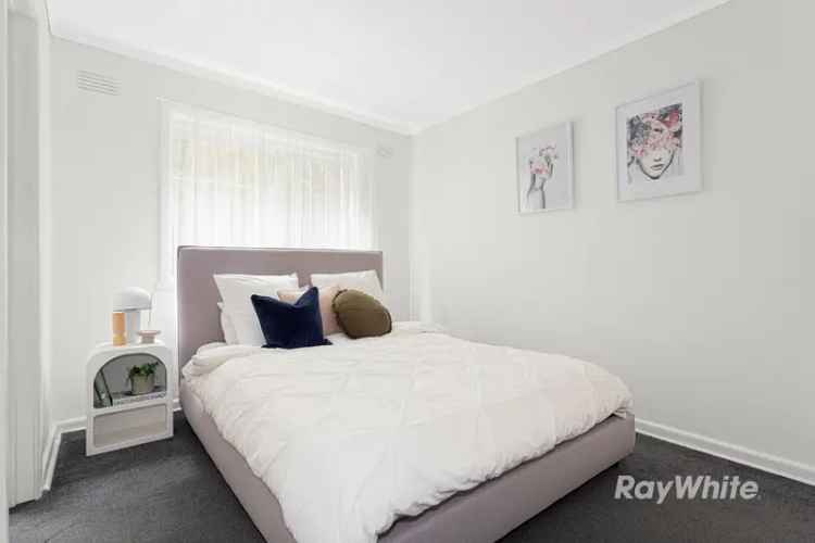 2 Bedroom 165m² Melbourne Apartment Charm Space Security