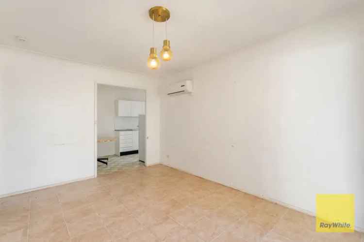 Sunny 2 bedroom Villa In Convenient Location