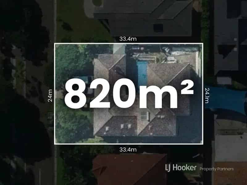 Spacious seven bedroom home for sale in Robertson with garden