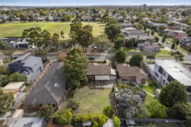 Exceptional Potential Opposite Parkland in Premier Ivanhoe Location