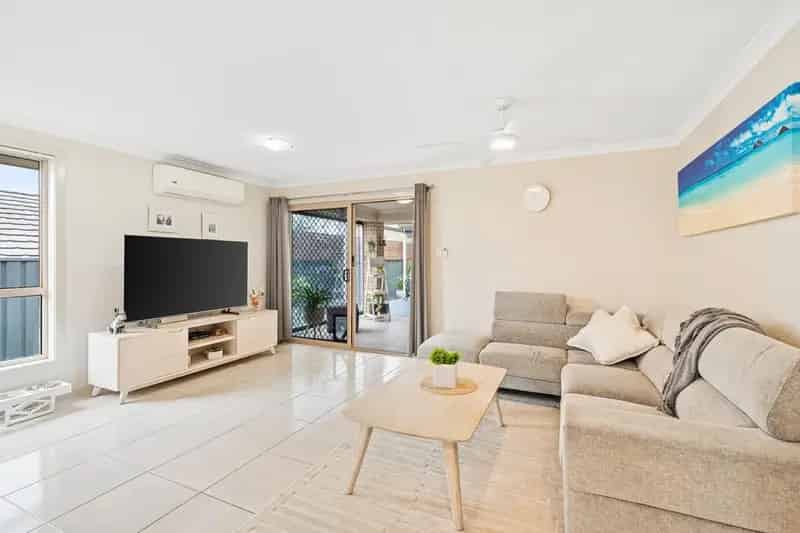 Buy House in Wadalba with 4 Bedrooms and Modern Features