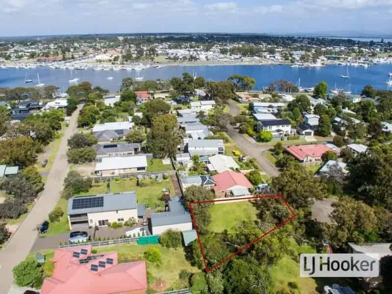 Buy land 630m2 allotment one minute from waterfront