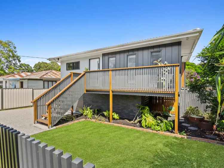 Meticulously Renovated Home In Great Neighbourhood