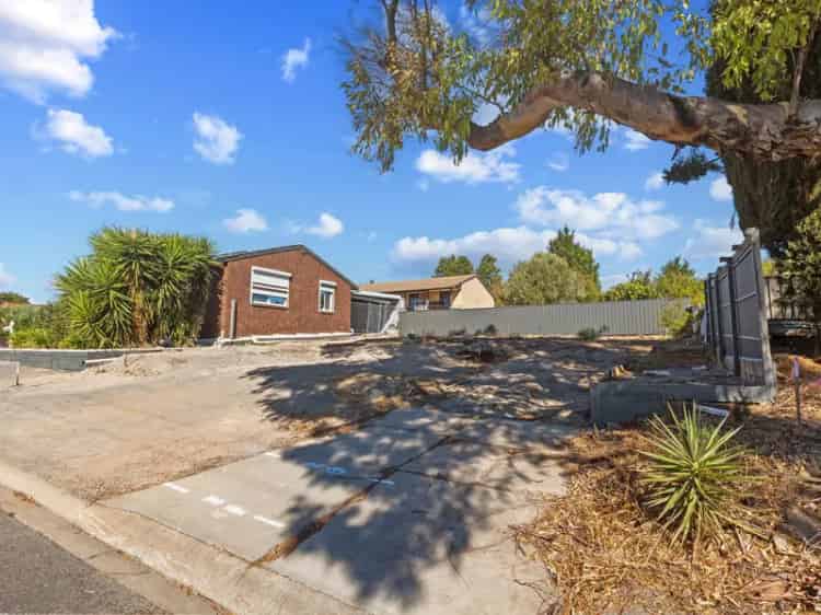 Generous Torrens Title Allotment Of 305sqm (Approx.)