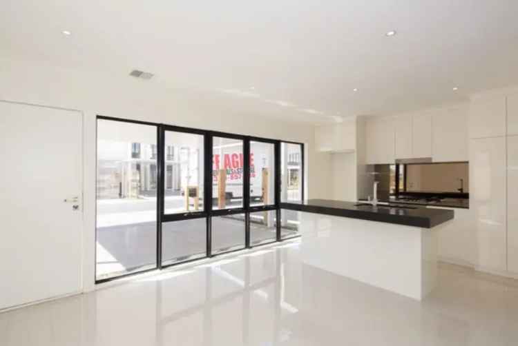 3 Bedroom 240m² Modern Home Melbourne Carr Complex