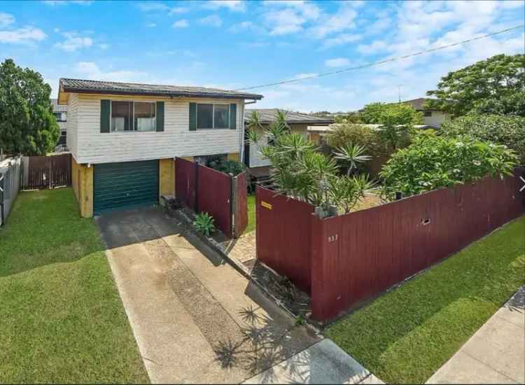 SPACIOUS HIGHSET THREE BEDROOM HOME WITH RUMPUS ROOM