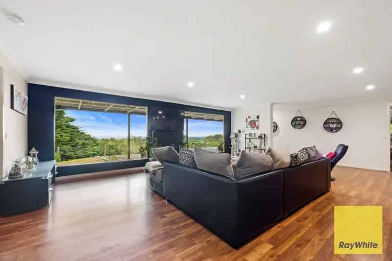 Country Homestead for Sale in Foster with Stunning Views