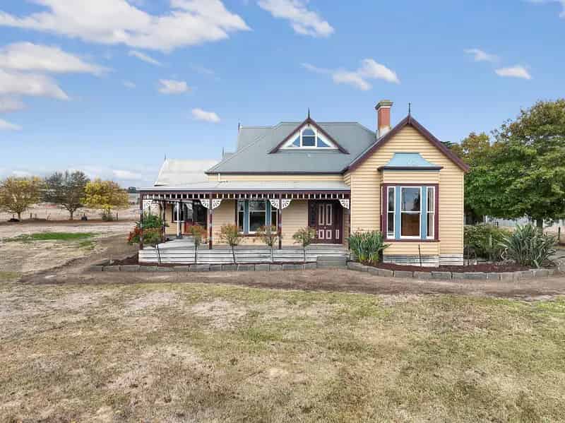 Charming Lifestyle Property