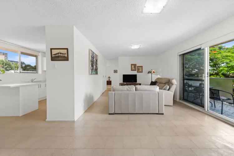 Renovated 2-Bedroom Apartment in New Farm Taree Lodge