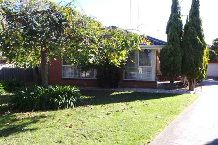 3 Bedroom 213m² House Melbourne Near Schools and Shopping