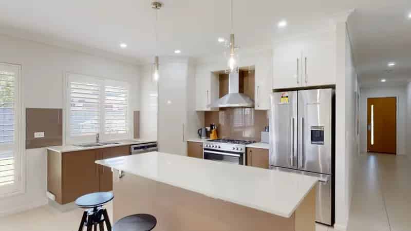 GORGEOUS 4 BEDROOM HOME IN PRIME LOCATION!