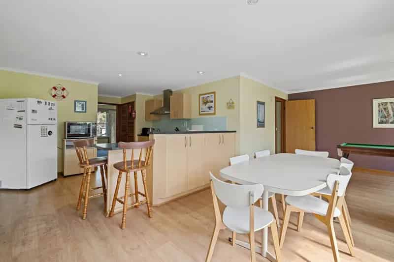 buy house Inverloch with water views and spacious backyard