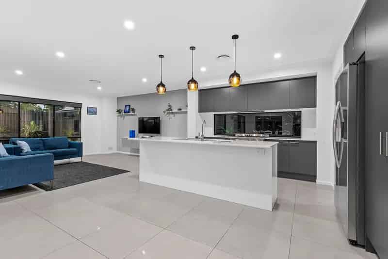 Modern Family Home in Bridgeman Downs