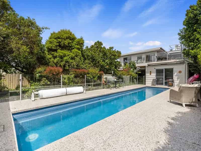 Luxurious buy coastal property with breathtaking views