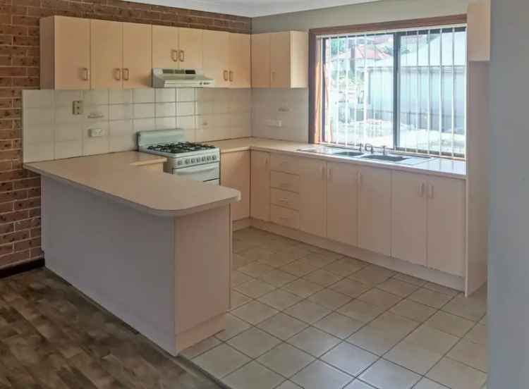 Spacious 2 Bedroom Townhouse with Double Garage