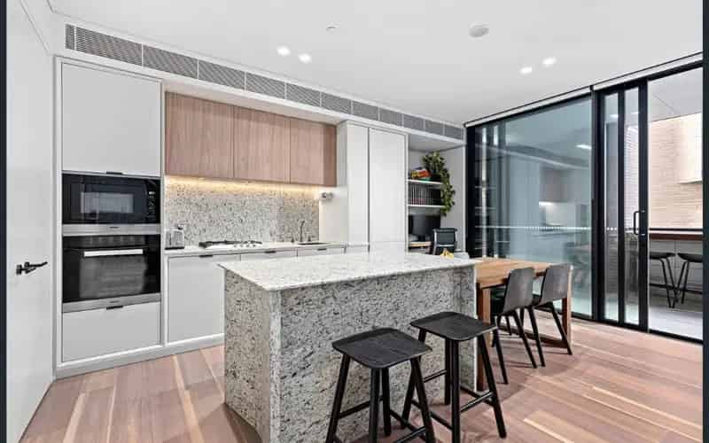Luxury 1 Room Apartment for Rent in Sydney with Stunning Features