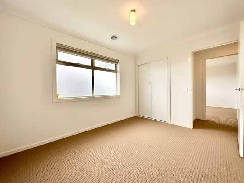 Rent Spacious 4 Bedroom House in Wyndham Vale with Great Amenities