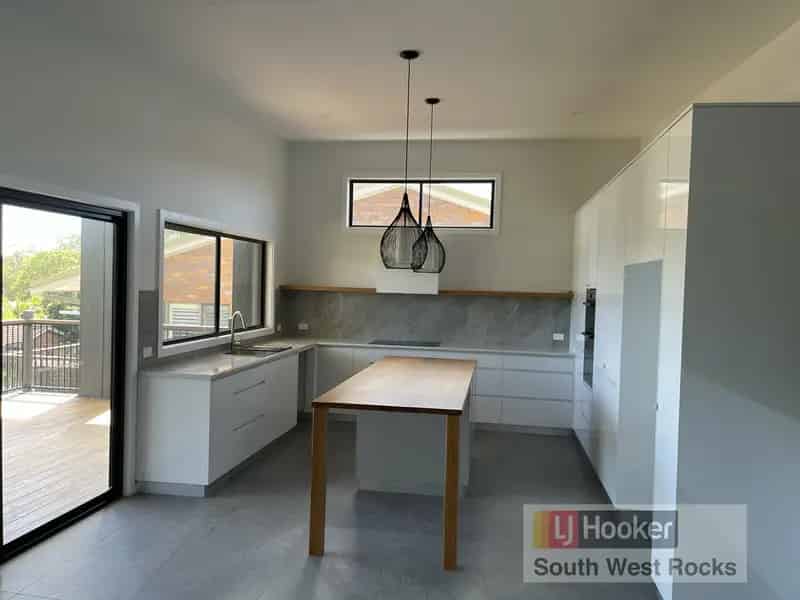 Architecturally Designed House for Rent in a Great Cul-de-sac