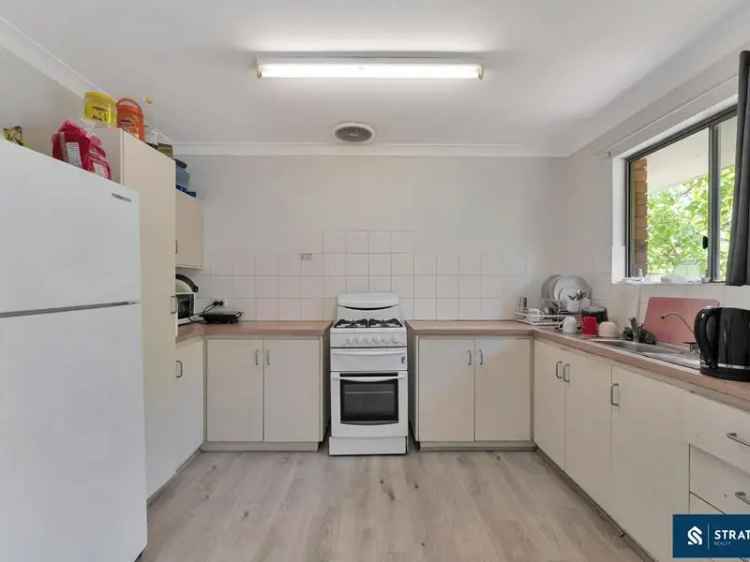 3 Bed 1 Bath Family Home Near Brookman Primary School