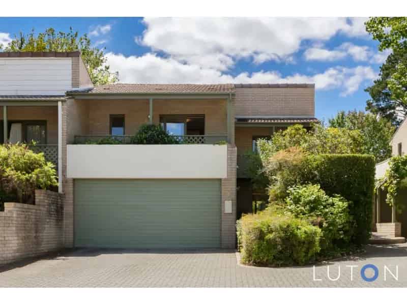 Spacious Living At Yarralumla Shores