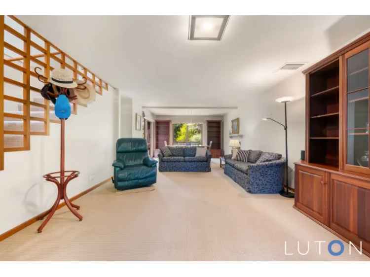 Spacious Living At Yarralumla Shores