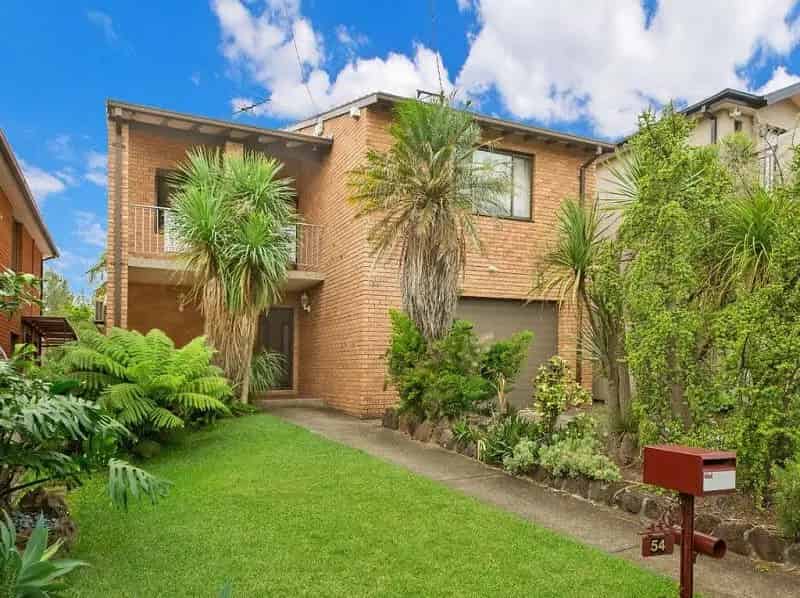 Spacious 5-Bedroom Family Home for Rent in Hurstville