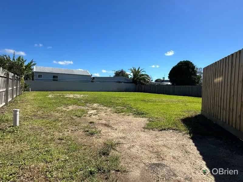Buy Land in Bairnsdale with Excellent Amenities and Services