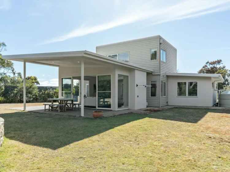 Buy luxury house near Binalong Bay Beach with stunning ocean views